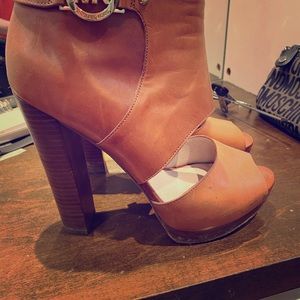 MK Platform open toe boot.